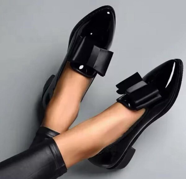 Women's Loafers Bow Decor Pointed Toe Flat Shoes for Women Patent Leather Shallow Mouth Commuter Daily Casual Shoes 2024