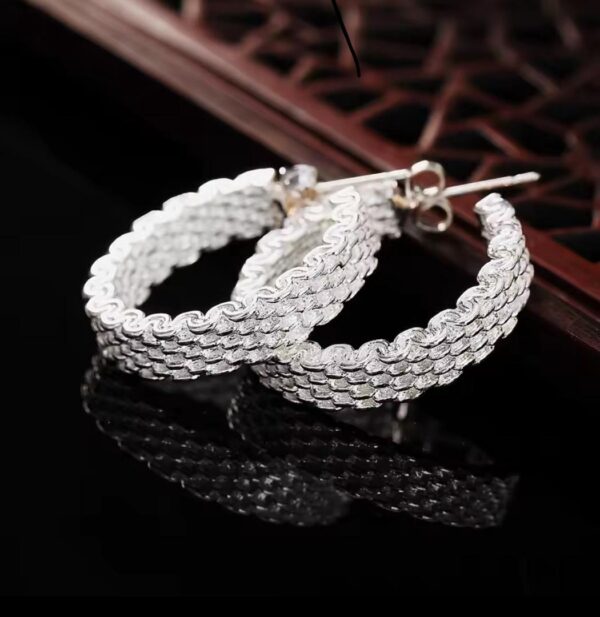 Diamond crested earrings - Image 4