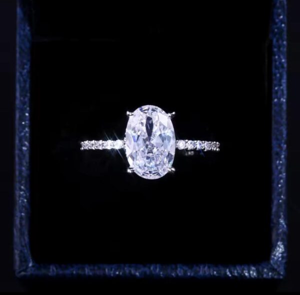 Female Diamond Crested Ring - Image 3