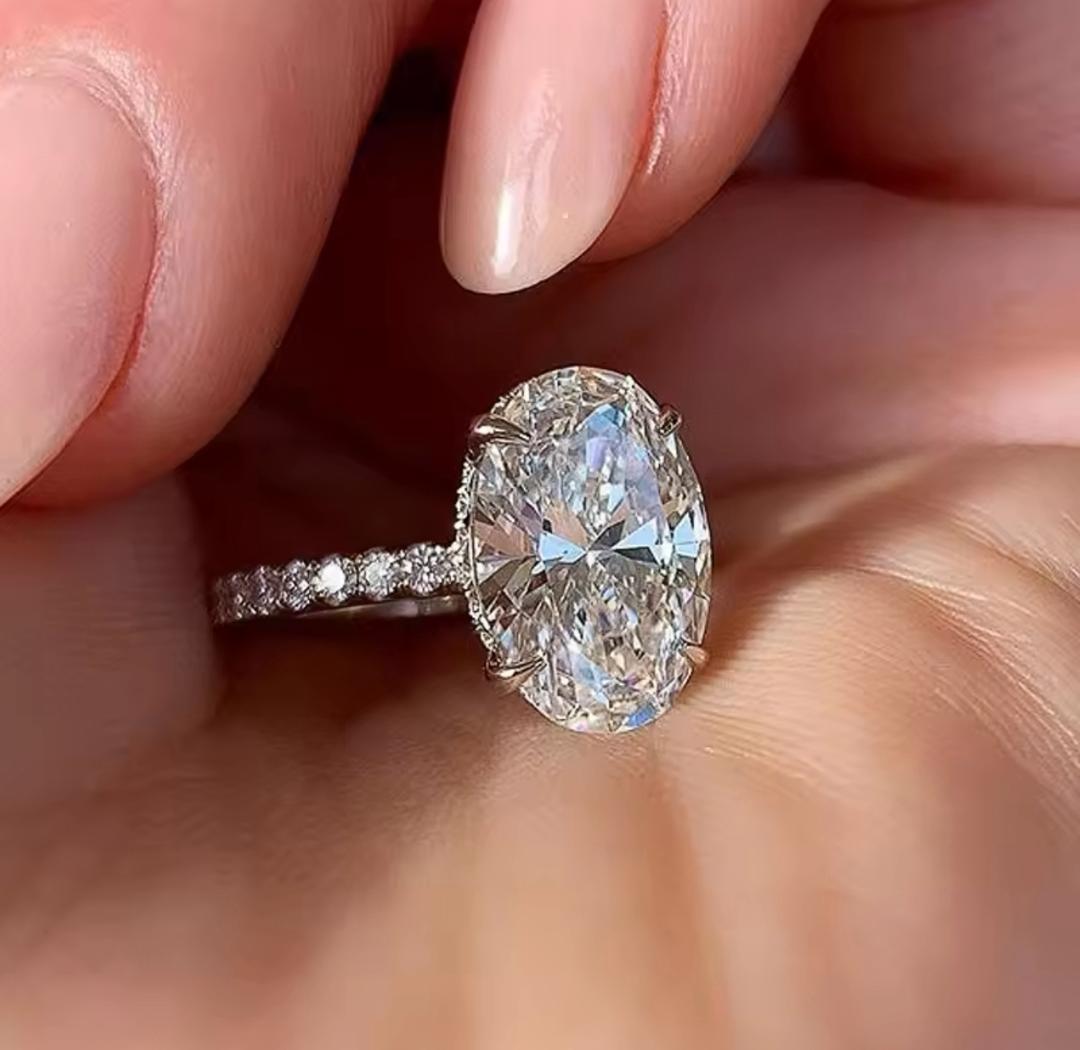 Female Diamond Crested Ring
