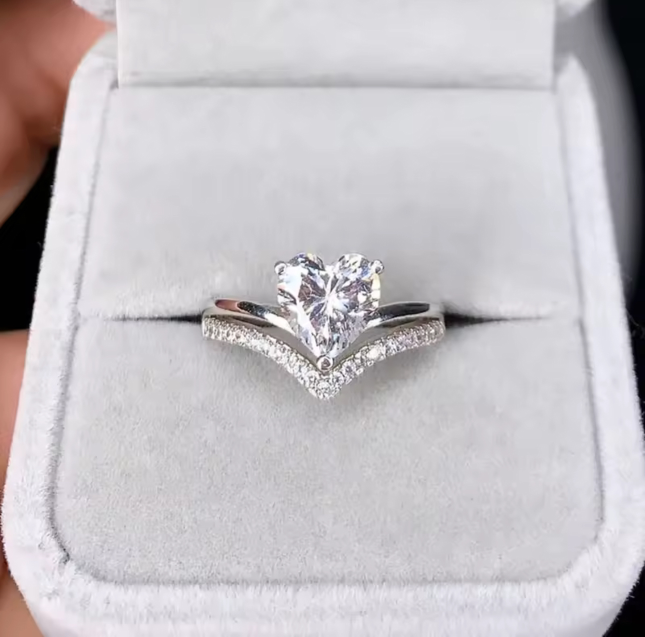 Delicate Silver Color White Zircon Stones Heart Rings for Women