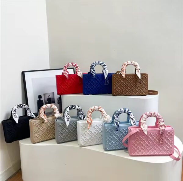 Women New high-end silk scarf embroidered small square bag versatile bag - Image 2