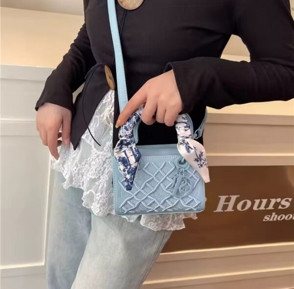 Women New high-end silk scarf embroidered small square bag versatile bag - Image 3
