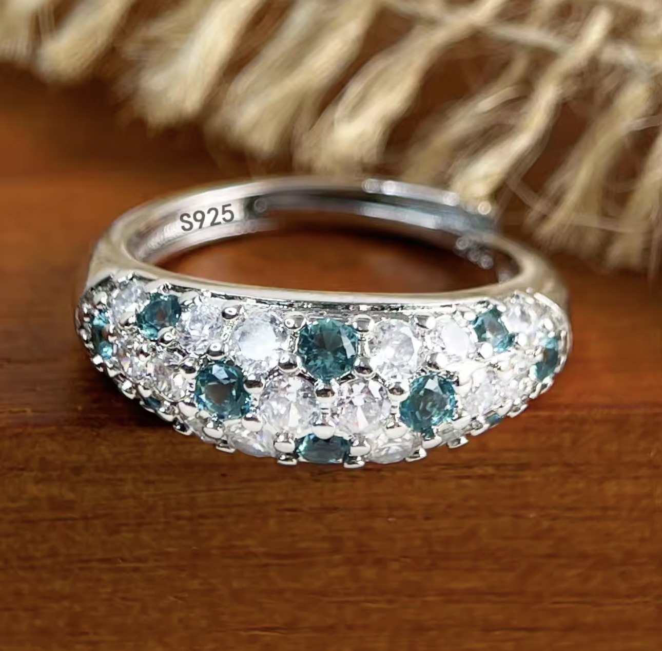 Resizable engagement ring for women