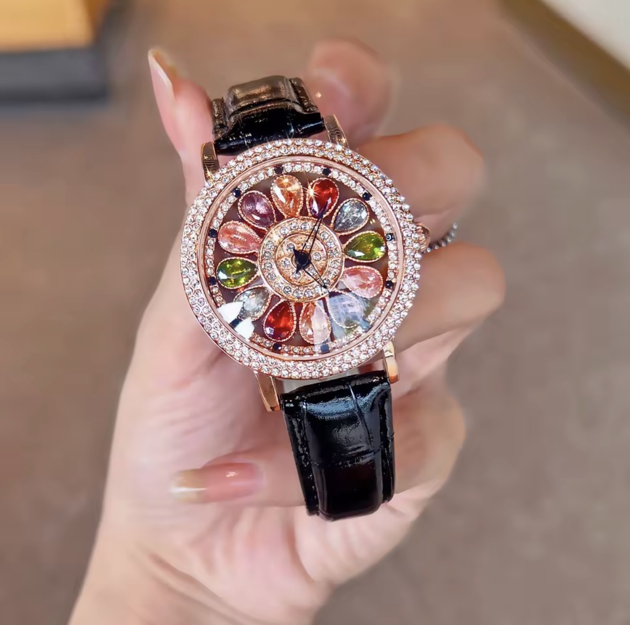 Dazzling And Fashionable Women's Quartz Watch